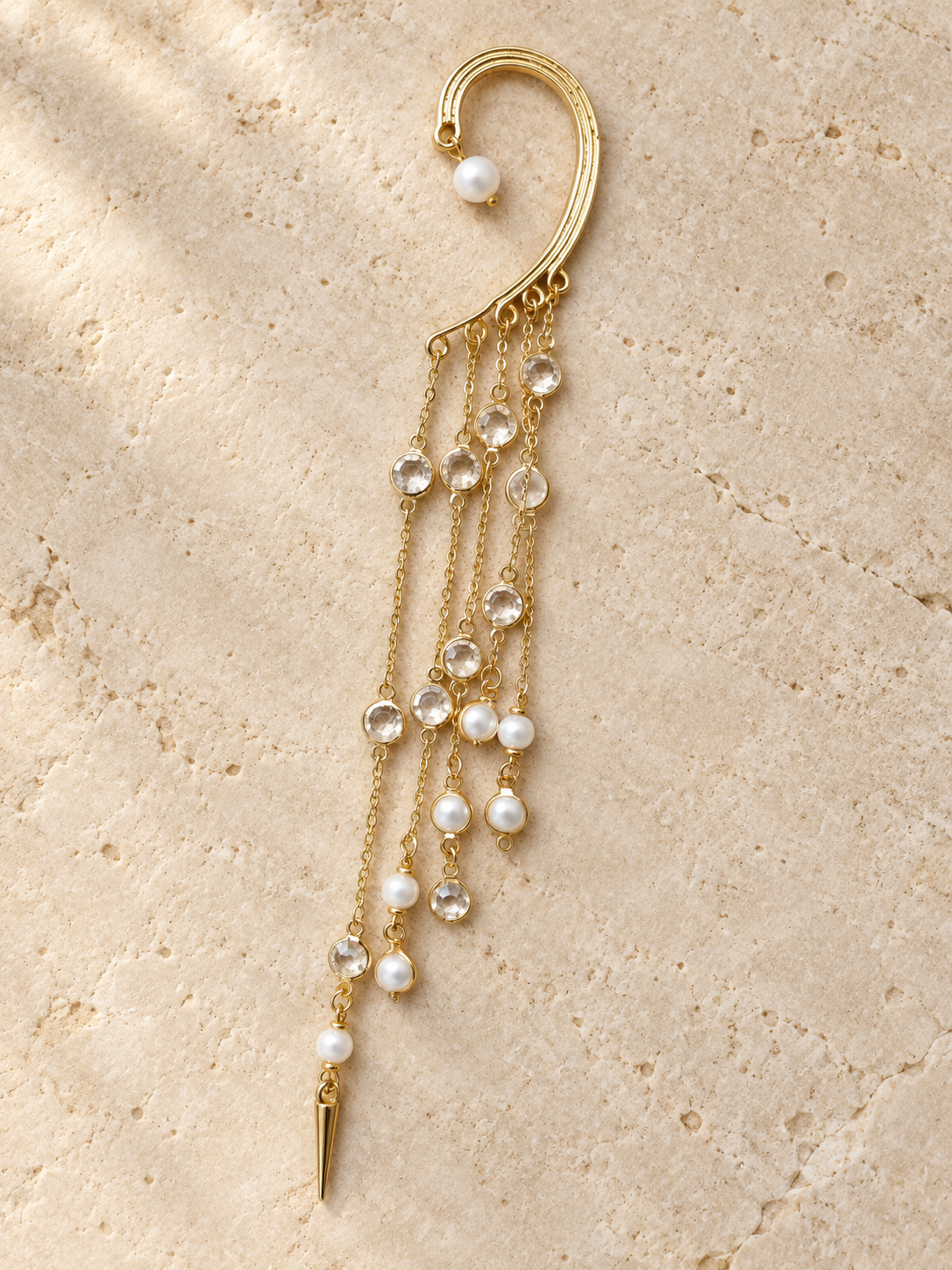 Earcuff Cascada bañado en oro de 18 quilates con cinco cadenas, cristales transparentes y perlas