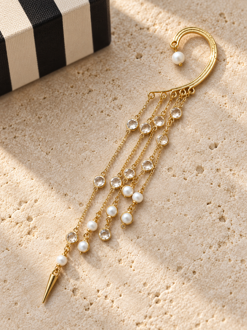 Earcuff Cascada bañado en oro de 18 quilates con cinco cadenas, cristales transparentes y perlas
