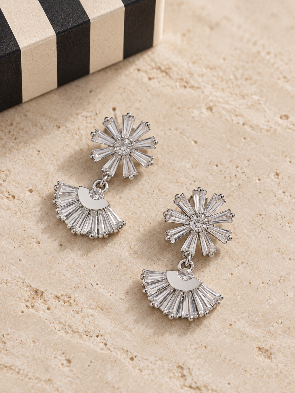 Pareja de Pendientes Copo Silver bañados en plata con cristales transparentes en corte baguette